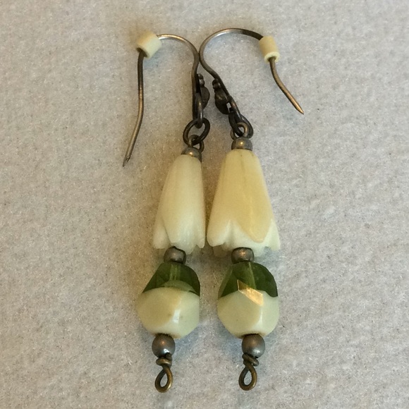 FINAL SALE PRICE Bone & Crystal Bracelet and Earring Set - Picture 2 of 3